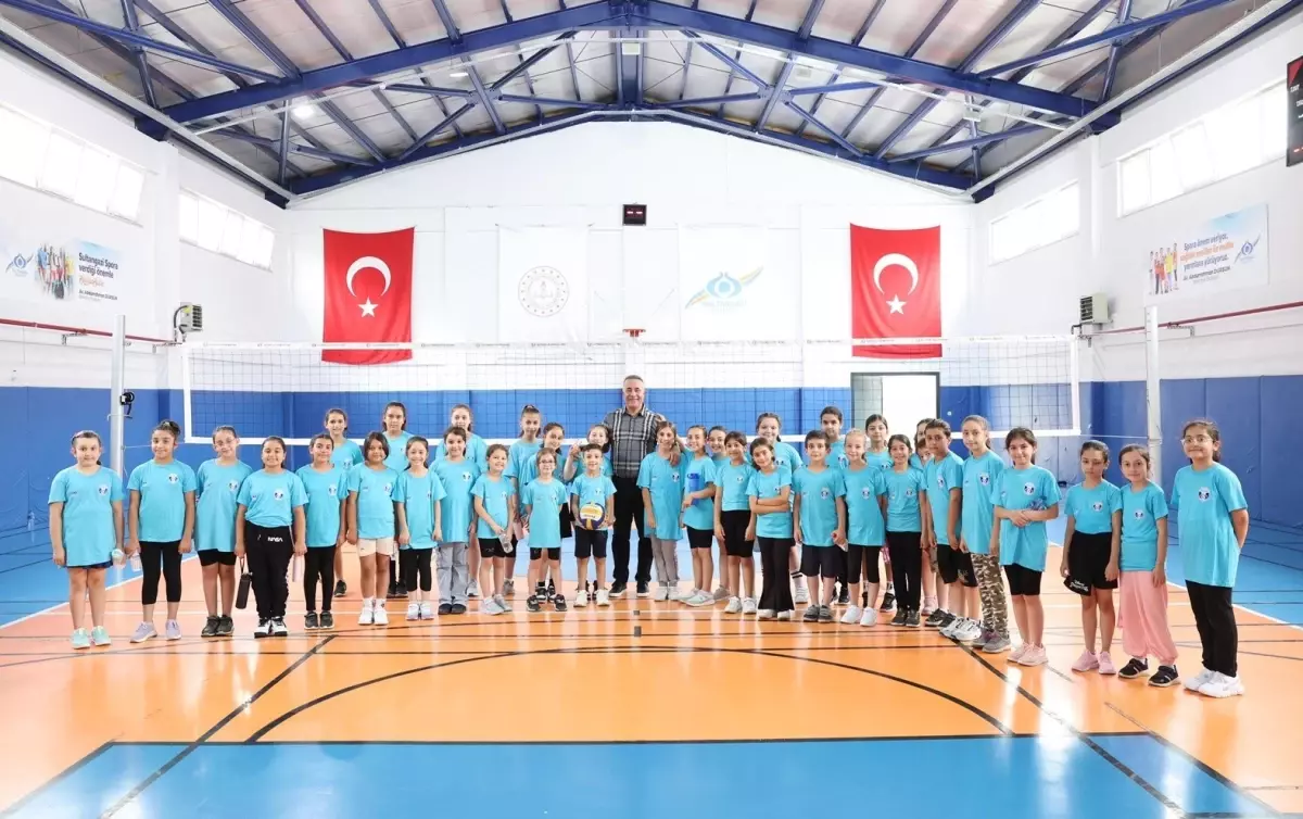 Sultangazi Belediye Başkanı Genç Voleybolcularla Buluştu