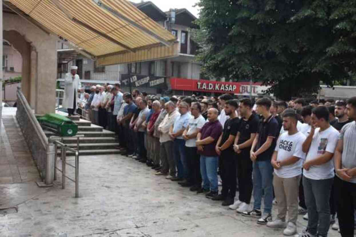 18 yaşında öldürülen gencin cenazesinde müftüden ibretlik sözler 18 yaşında öldürülen gencin cenazesinde müftüden ibretlik sözler