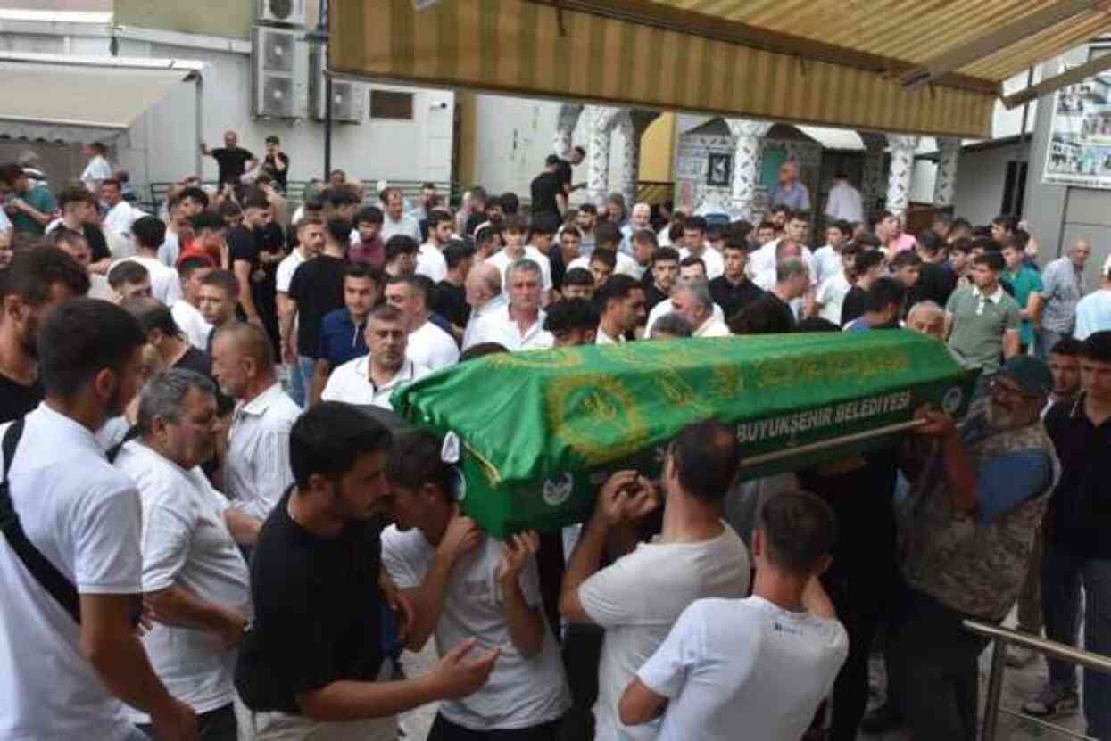 18 yaşında öldürülen gencin cenazesinde müftüden ibretlik sözler 18 yaşında öldürülen gencin cenazesinde müftüden ibretlik sözler