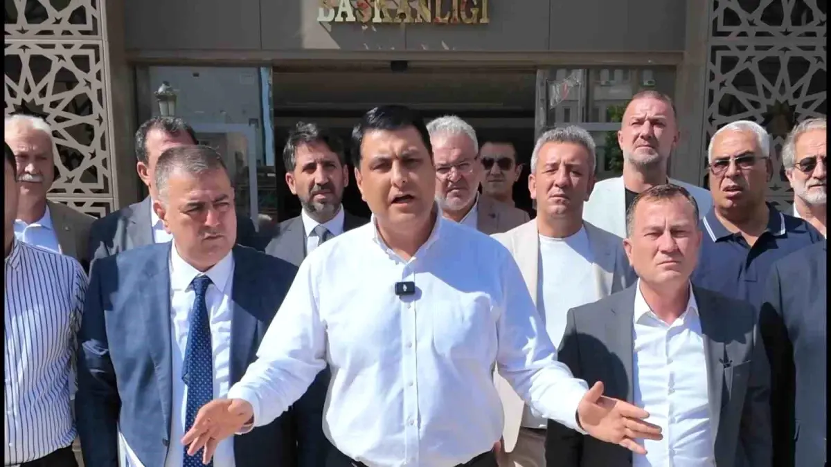 Şehitkamil Belediye Başkanı Umut Yılmaz, Gaziantep Büyükşehir Belediyesi Meclis Toplantısında Protestoya Tepki Gösterdi