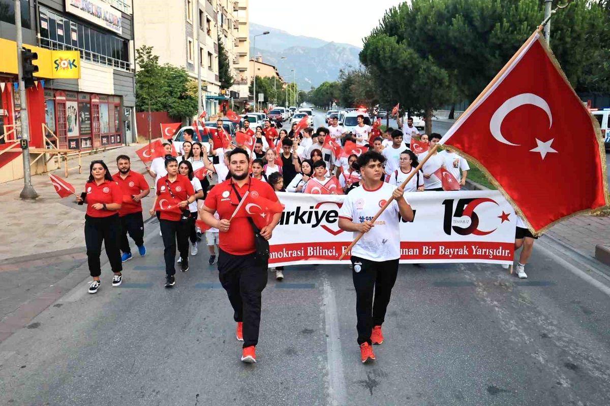 15 Temmuz Demokrasi ve Milli Birlik Günü\'nde Denizlili Sporcular Sancak Koşusu ile Türk Bayrağını Taşıyacak