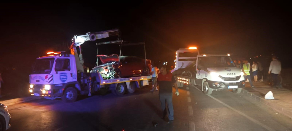 Fethiye\'de kafa kafaya çarpışan otomobillerde 1 ölü, 3 yaralı