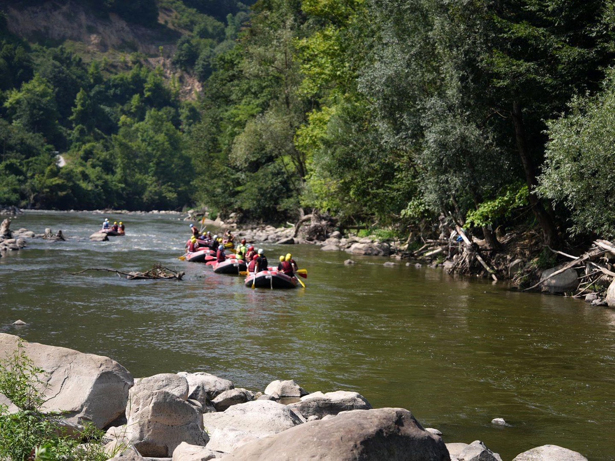 Düzce Belediyesi Gençlik ve Spor Hizmetleri Müdürlüğü, Melen Çayı\'nda Rafting Etkinliği Düzenledi