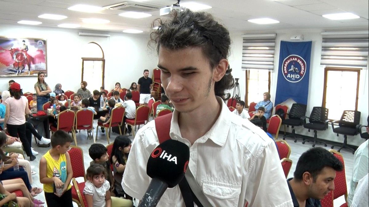 Yarısı görme engelli 100 genç, AHİD Genel Merkezi\'nde satranç turnuvasında yarıştı