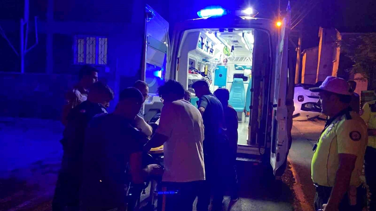 Gebze\'de SUV Tarzı Araç Kaldırıma Çarparak Takla Attı