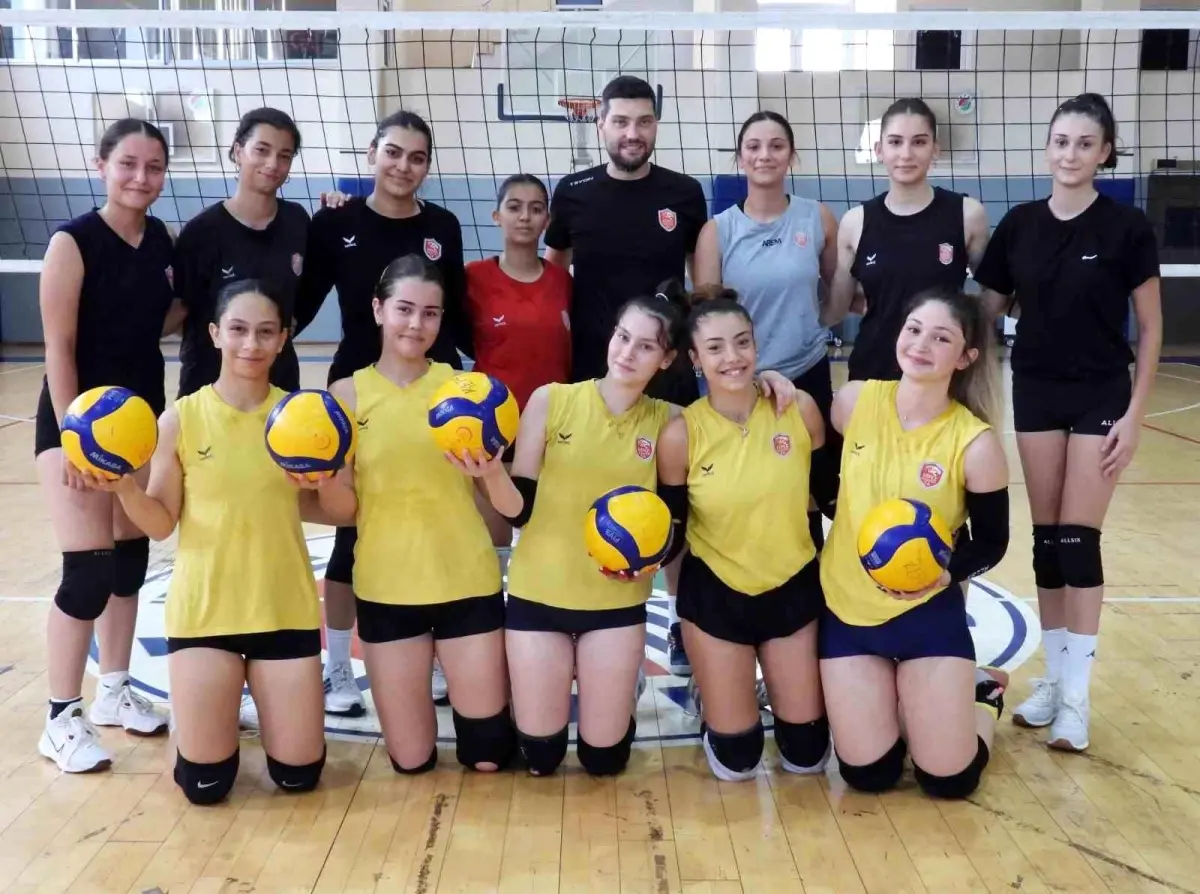 Kepez Belediyesi Spor Kulübü Voleybol Takımları İçin Antrenmanlara Başladı