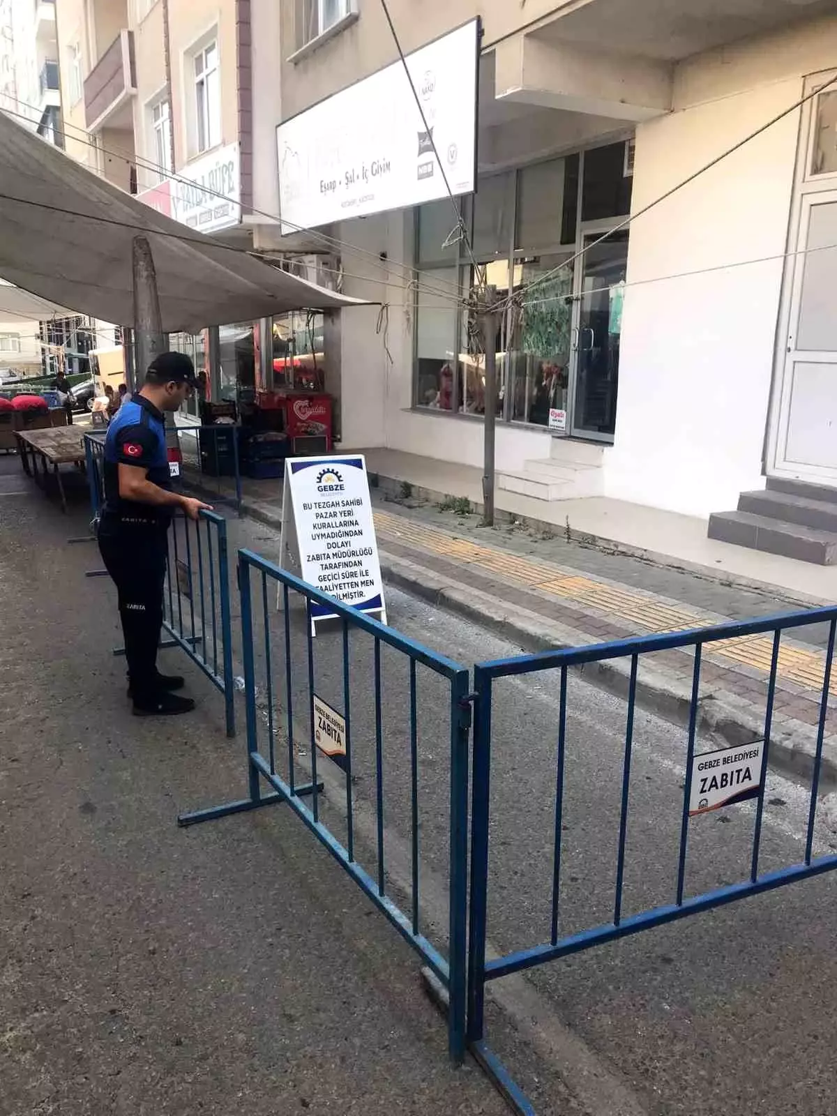 Gebze Belediyesi Zabıta Müdürlüğü, Kurallara Uymayan Pazarcıları Cezalandırdı