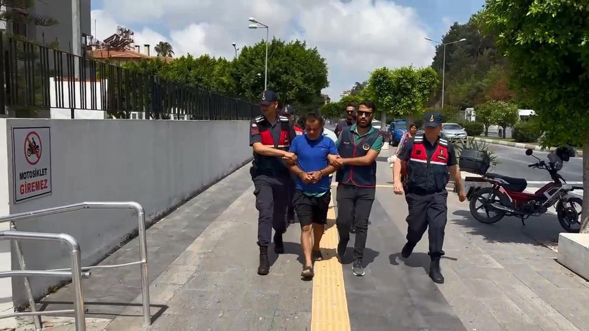 Manavgat\'ta MİT Görevlisi Rolüyle Dolandırıcılık Yapan Şüpheliler Yakalandı