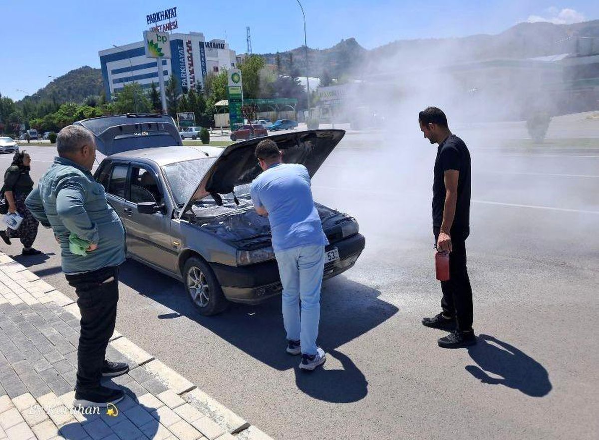 Afyonkarahisar\'da seyir halindeki araçta yangın çıktı
