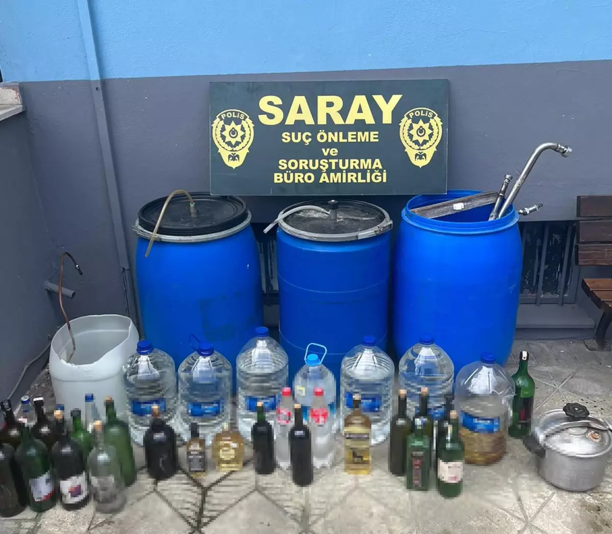 Tekirdağ\'da Sahte İçki Operasyonu: 174 Litre Sahte Rakı ve Şarap Ele Geçirildi