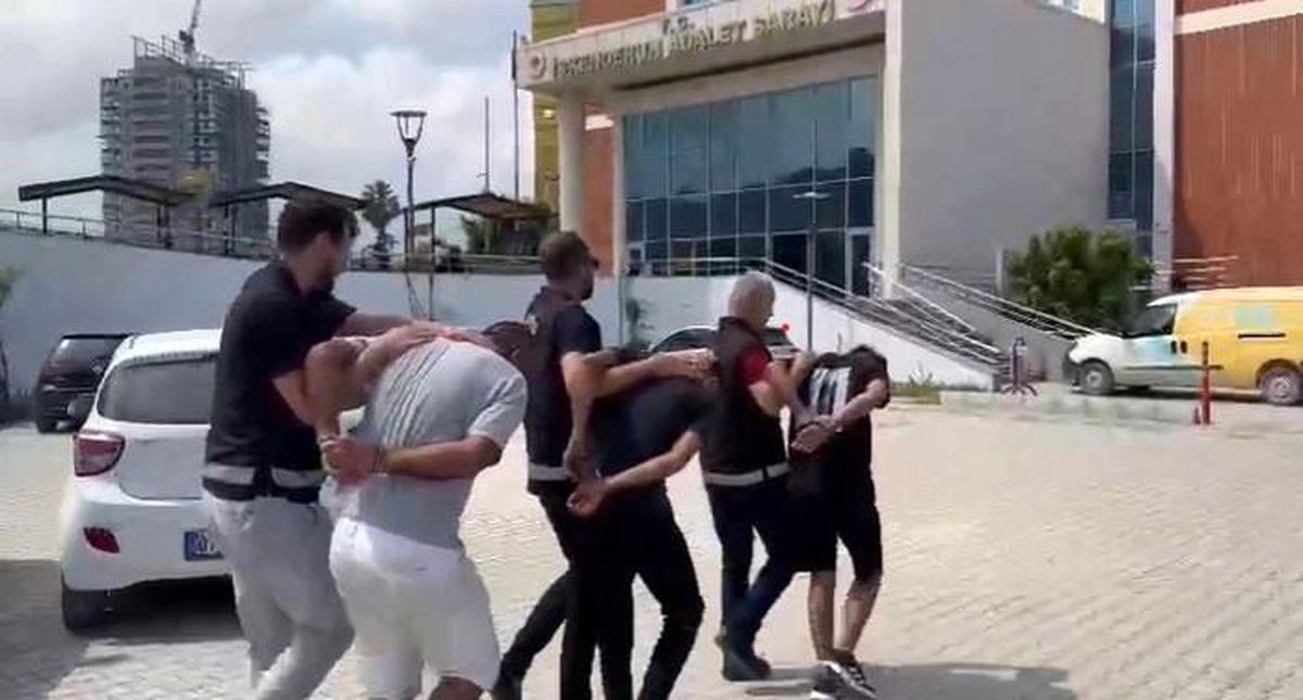 İskenderun\'da aranan 3 şahıstan 2\'si tutuklandı