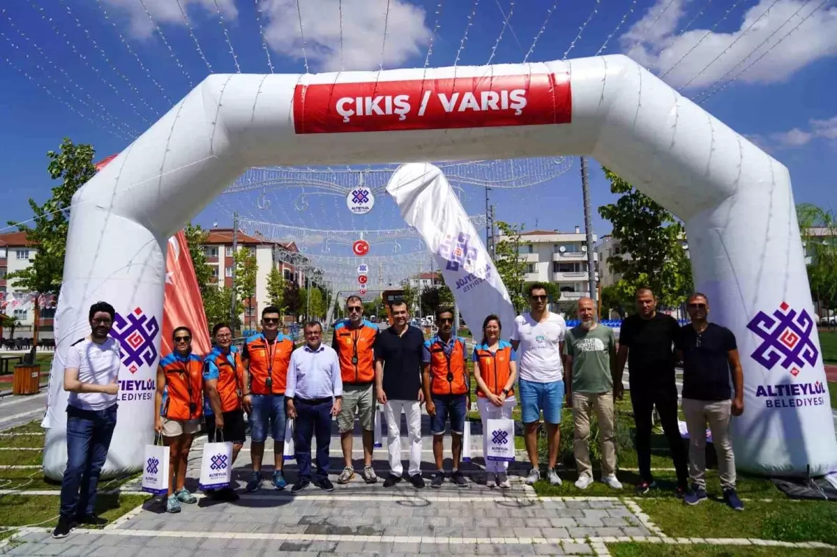 Altıeylül Belediyesi Genç Sporcular İçin Aquatlon Yarışı Düzenledi