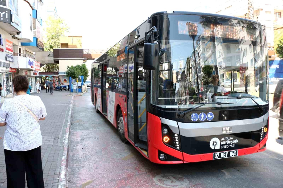 Antalya Büyükşehir Belediyesi\'nden 15 Temmuz Demokrasi ve Milli Birlik Günü\'nde ücretsiz ulaşım