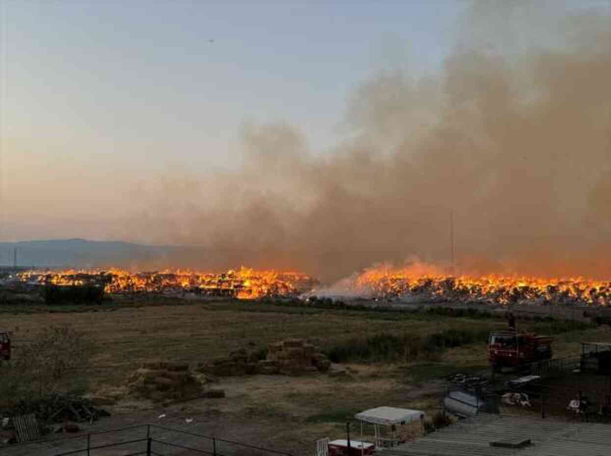 Aydın'da kağıt fabrikasında çıkan yangın 1 gündür söndürülemedi