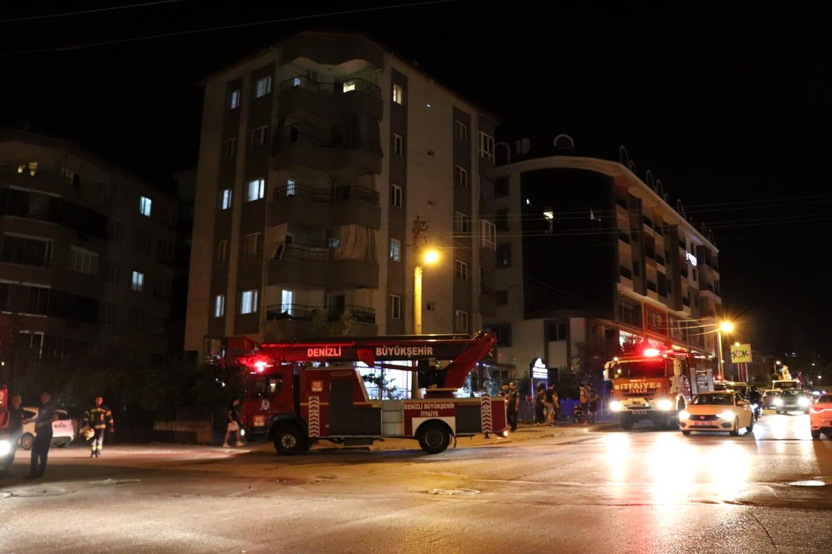 Denizli\'de Lokantanın Bacasından Çıkan Yangın Paniğe Neden Oldu