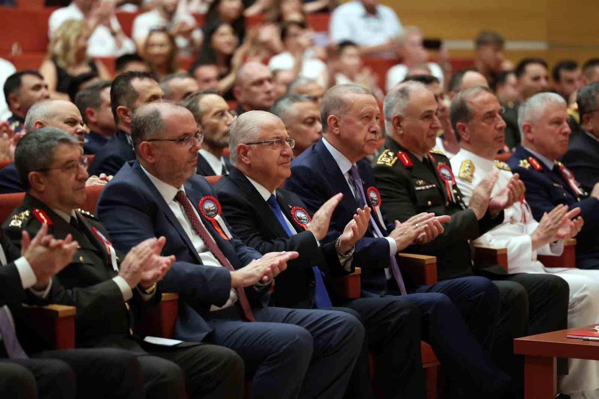 Milli Savunma Bakanı Yaşar Güler ve TSK Komuta Kademesi, Cumhurbaşkanı Erdoğan\'ı karşıladı