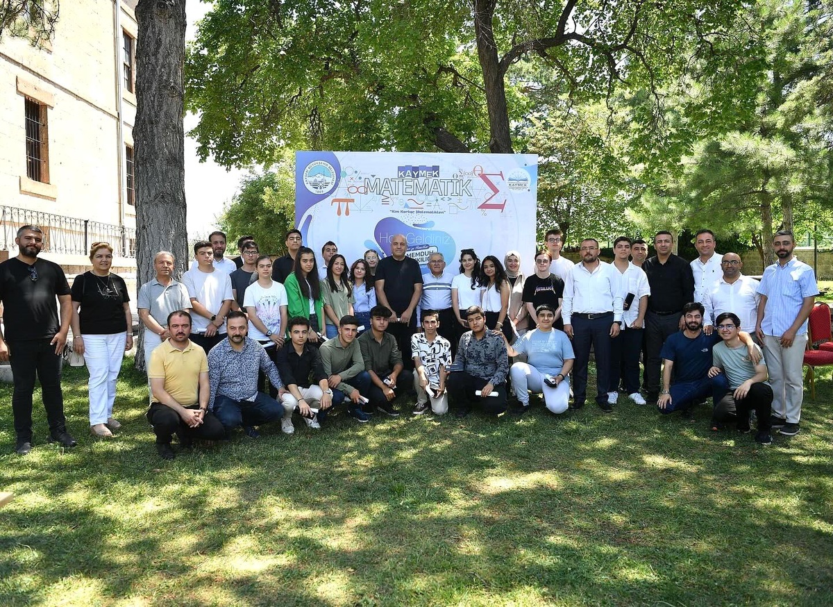 Kayseri Büyükşehir Belediyesi Matematik Kampı Katılım Belgesi Dağıtım Töreni