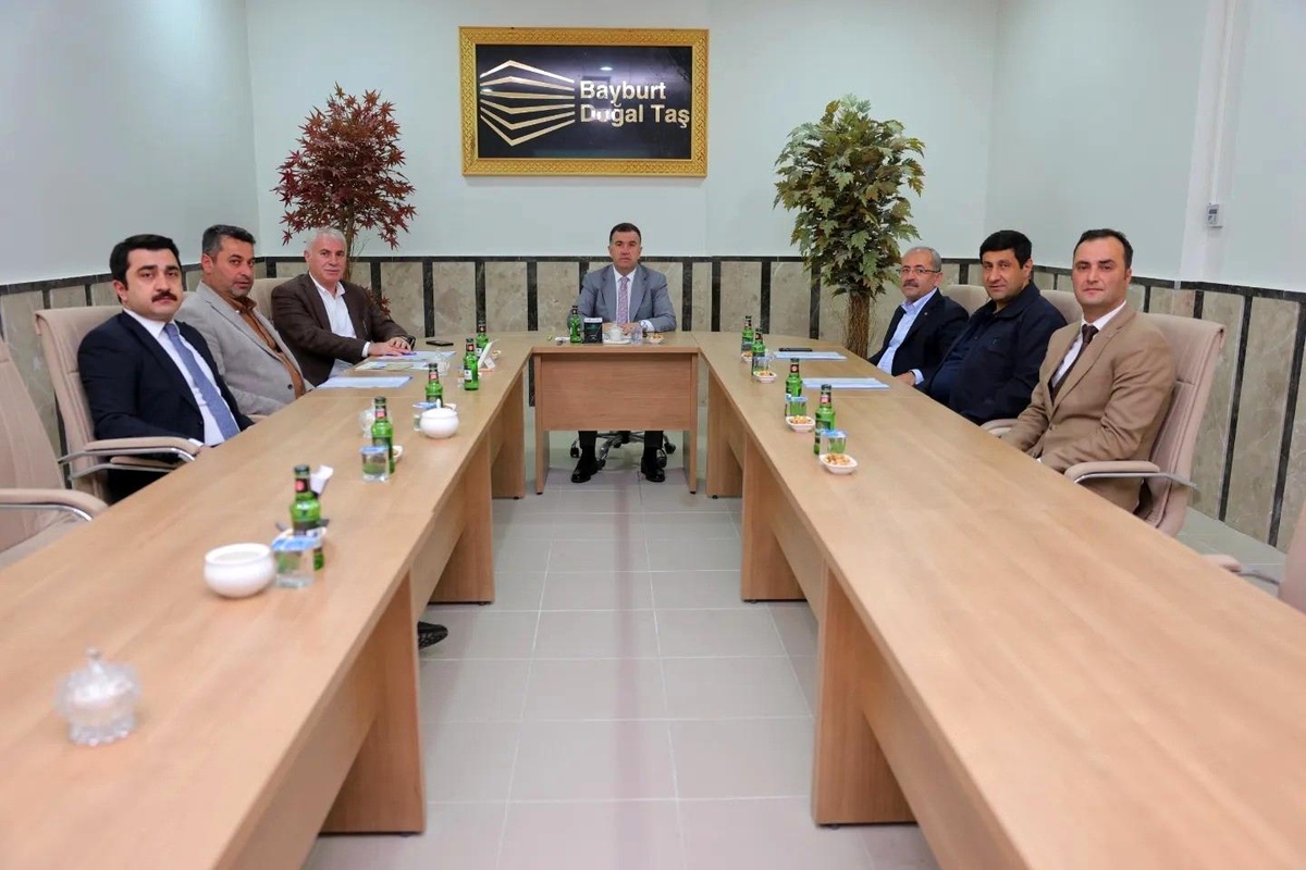 Bayburt Doğal Taş Fabrikası İhracat ve Üretim Konularını Görüştü