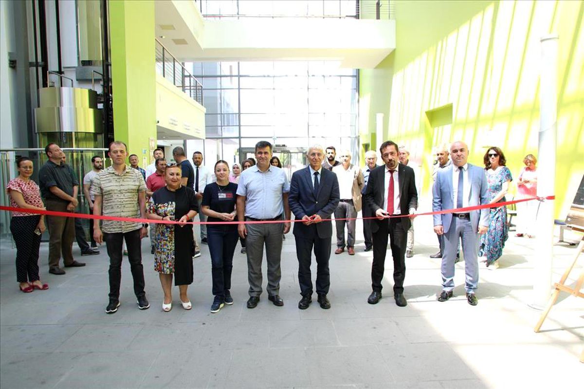 ESTÜ\'de 15 Temmuz Demokrasi ve Milli Birlik Günü Fotoğraf Sergisi Açıldı