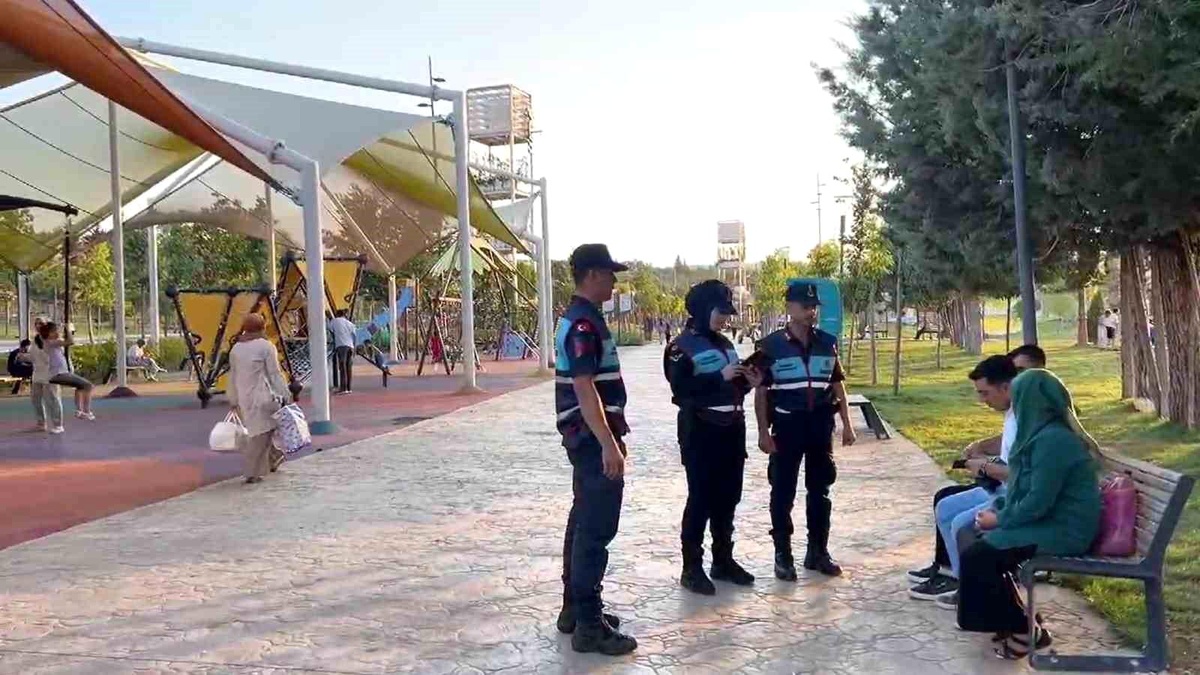 Gaziantep\'te Jandarma Asayiş Timleri Vatandaşların Güvenliği İçin Devriye Gezdi