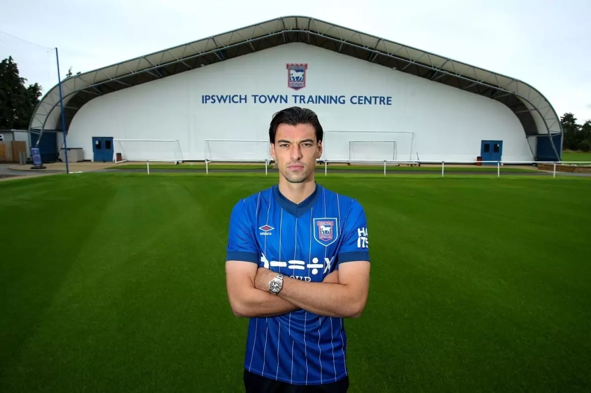 Ipswich Town, Jacob Greaves ile 5 yıllık sözleşme imzaladı