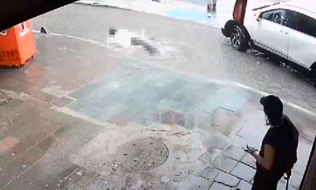 İzmir\'de Yağmurda Elektrik Akımına Kapılan 2 Kişi Hayatını Kaybetti