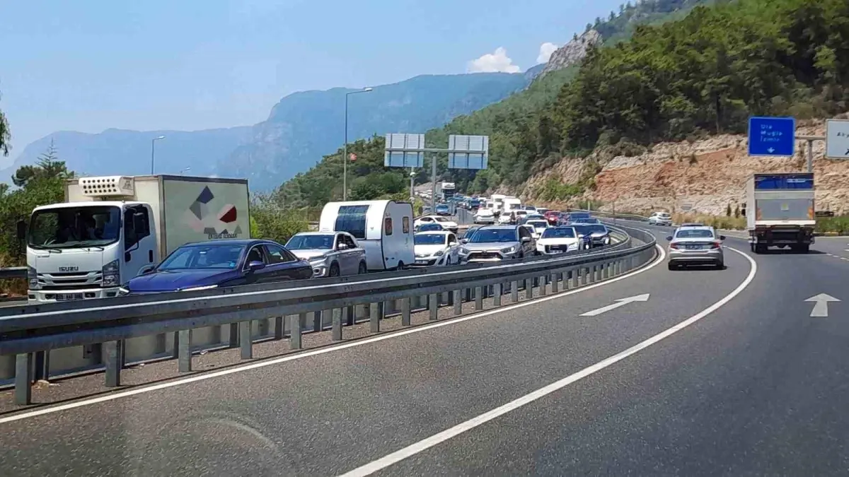 Akyaka\'ya Karayolu Kapatılınca Sakar Rampa\'nda 5 Kilometre Kuyruk Oluştu