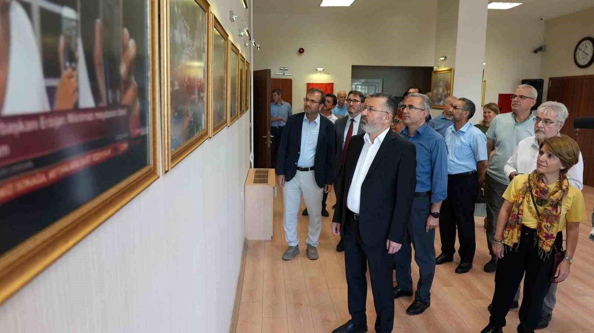 Karabük Üniversitesi\'nde 15 Temmuz Demokrasi ve Milli Birlik Günü etkinlikleri kapsamında fotoğraf sergisi açıldı