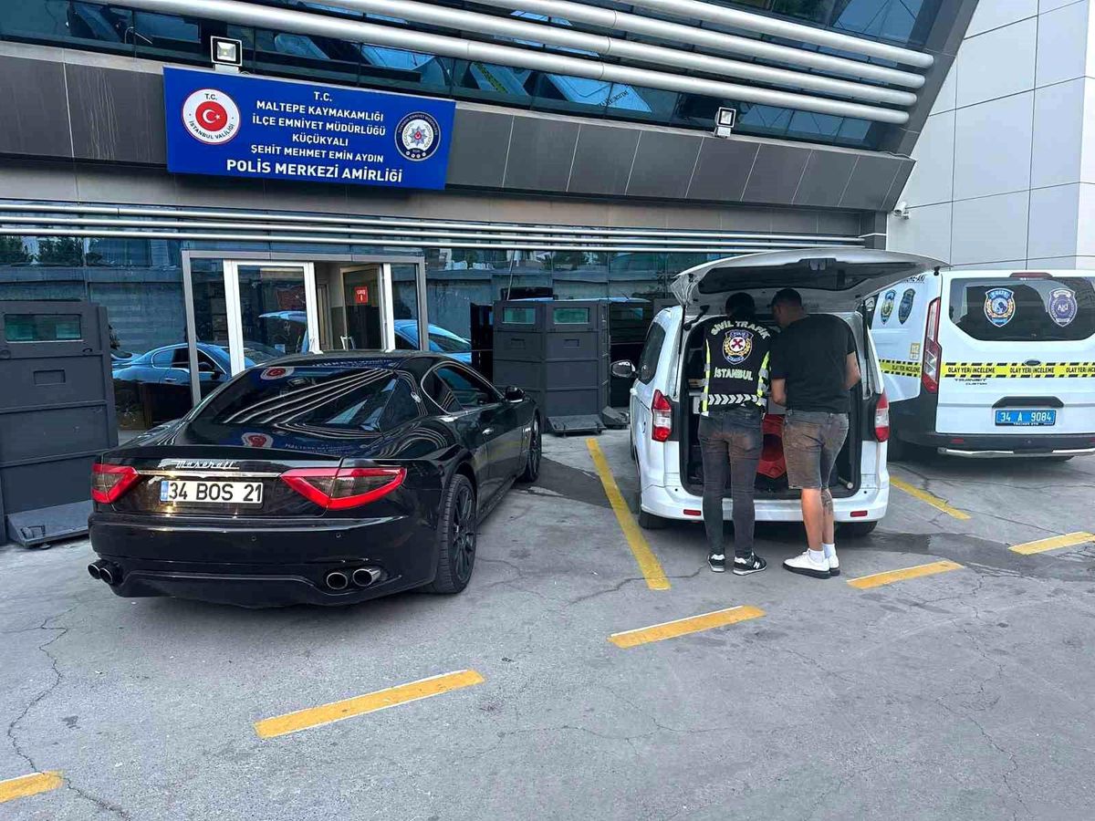 Maltepe\'de Lüks Otomobil ile Drift Yapan Sürücüye İdari Para Cezası
