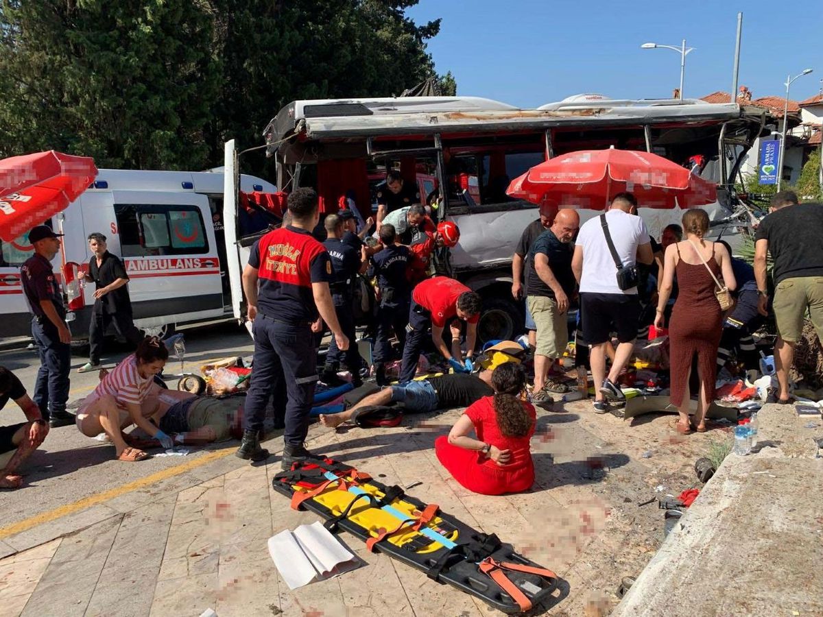 Muğla\'da Tur Otobüsü Kazası: 1 Ölü, 32 Yaralı