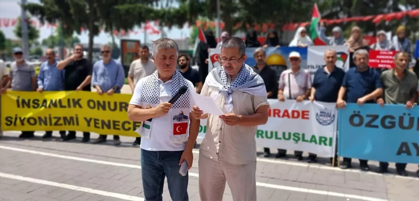 Sakarya\'da Sivil Toplum Kuruluşları İsrail\'in Gazze\'ye Yönelik Saldırılarına Tepki Gösterdi