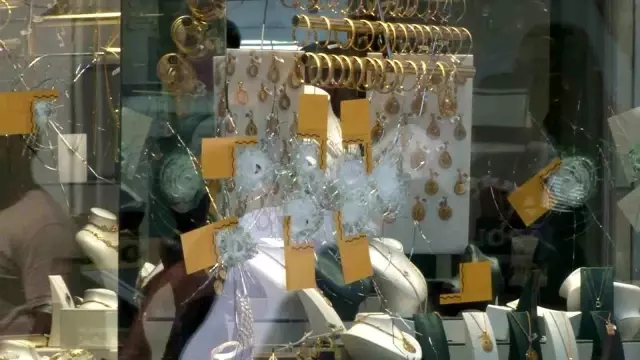 İstanbul'da kuyumcu soygunu! Dükkanı adeta kurşun yağmuruna tuttular