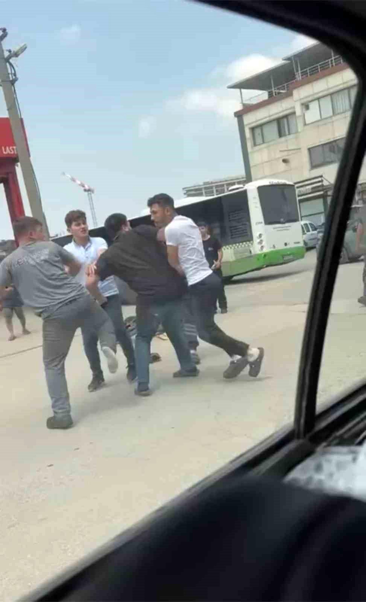 Bursa\'da trafik kavgası vatandaşlar tarafından ayırıldı