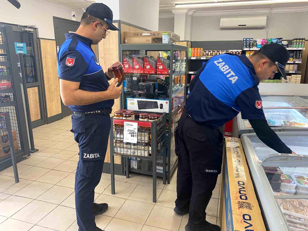 Sungurlu\'da Zabıta Ekipleri Zincir Marketleri Denetledi