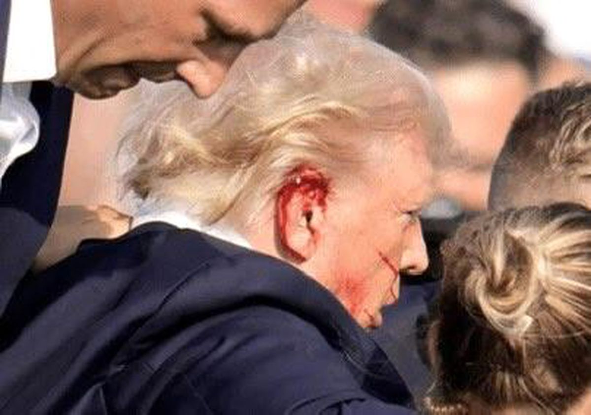 Trump Seçim Mitinginde Saldırıya Uğradı