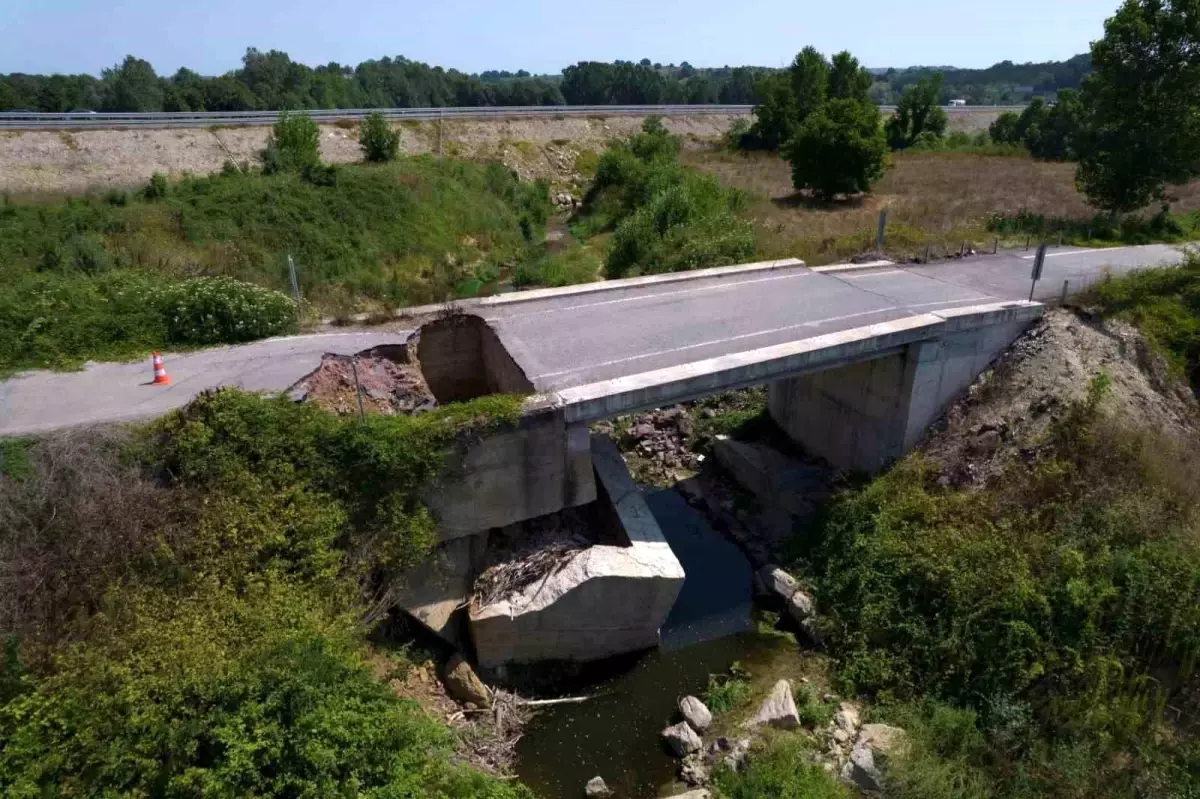 Kocaeli Büyükşehir Belediyesi, İzmit Akmeşe\'de Yeni Köprü İnşa Ediyor