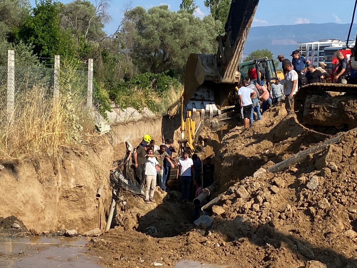 Aydın Nazilli\'de İçme Suyu İsale Hattı Kazısında Göçük: 3 Kişi Hayatını Kaybetti