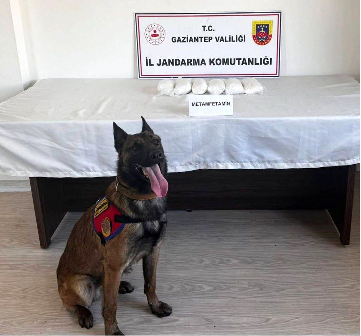 Gaziantep\'te Otobüsün Bagajında 5 Kilogram Metamfetamin Ele Geçirildi
