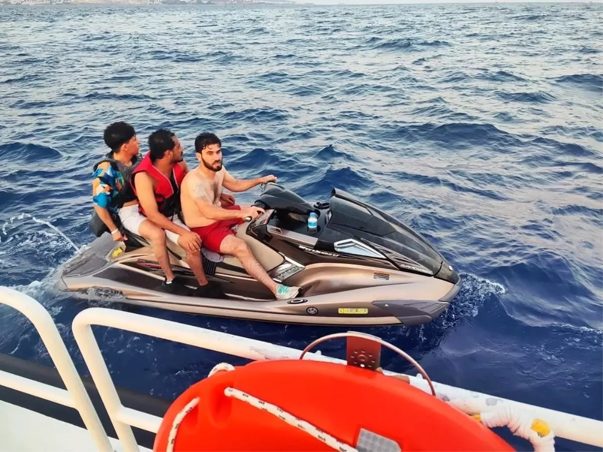 Muğla\'da Jet Ski ile Yunan Adalarına Geçmeye Çalışan 3 Düzensiz Göçmen Yakalandı