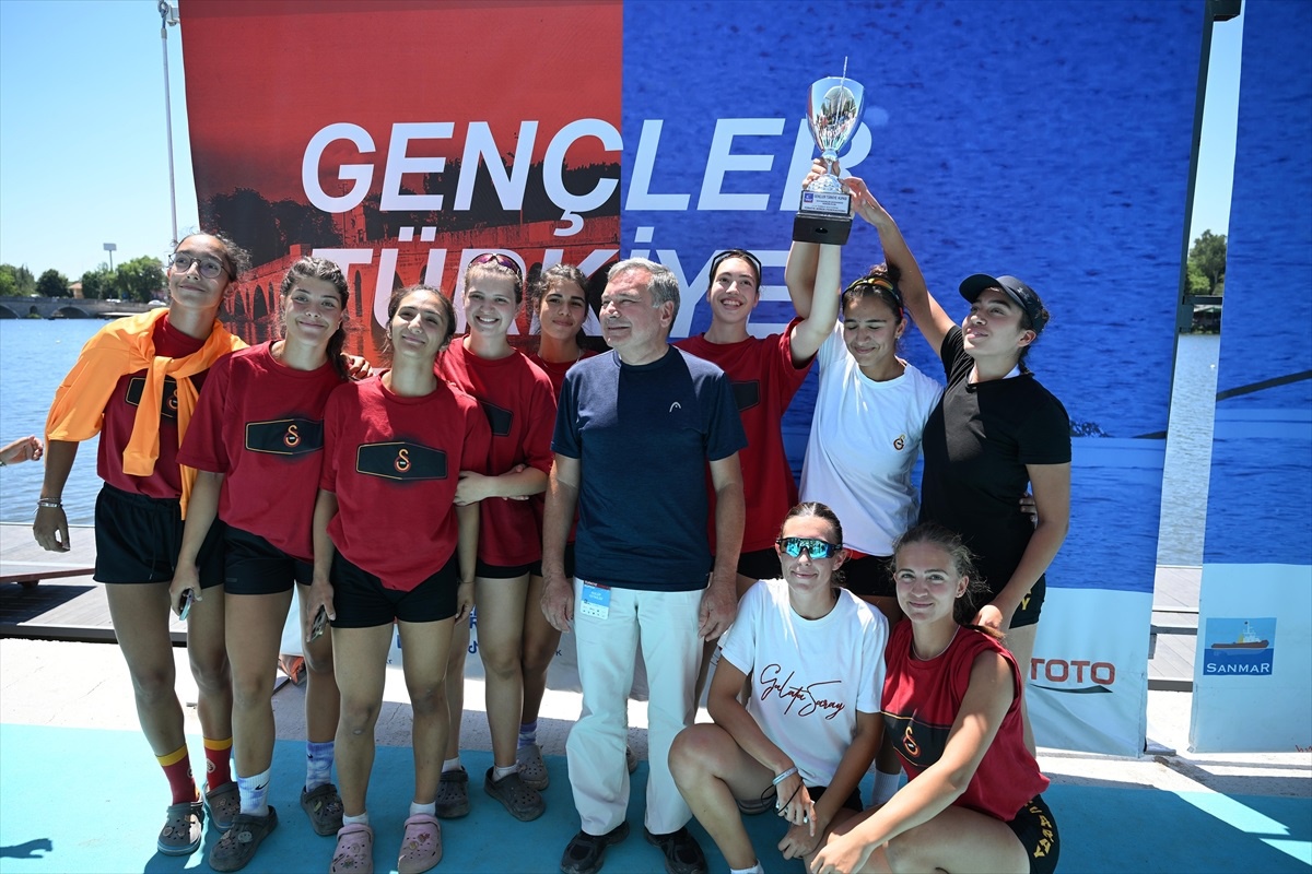 Gençler Türkiye Kürek Kupası Meriç Nehri\'nde sona erdi