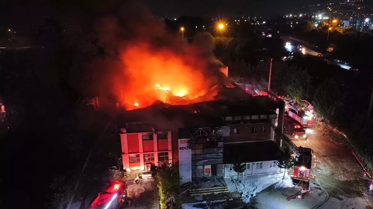 Sakarya\'da bir fabrikada çıkan yangın kontrol altına alındı