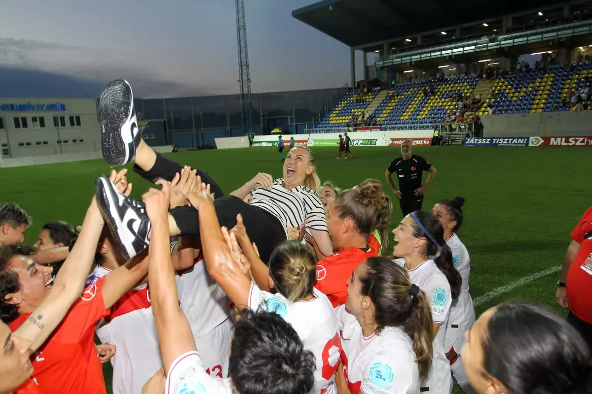 A Milli Kadın Futbol Takımı, Macaristan\'ı 4-1 Mağlup Ederek Play-off\'larda Mücadele Etme Hakkı Kazandı