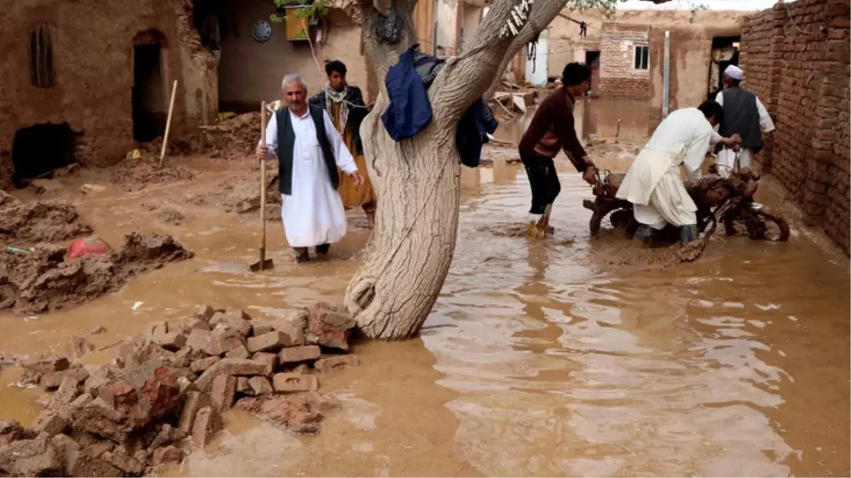 Afganistan\'ı sel ve fırtına vurdu: En az 35 ölü, 230 yaralı