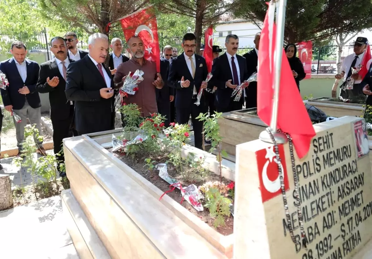 Aksaray\'da 15 Temmuz Demokrasi ve Milli Birlik Günü Şehitliği Ziyaretiyle Başladı