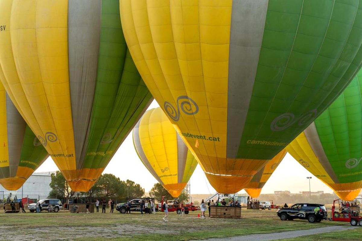 İspanya\'da düzenlenen 2024 Avrupa Balon Festivali renkli bir görsel şölen sunuyor