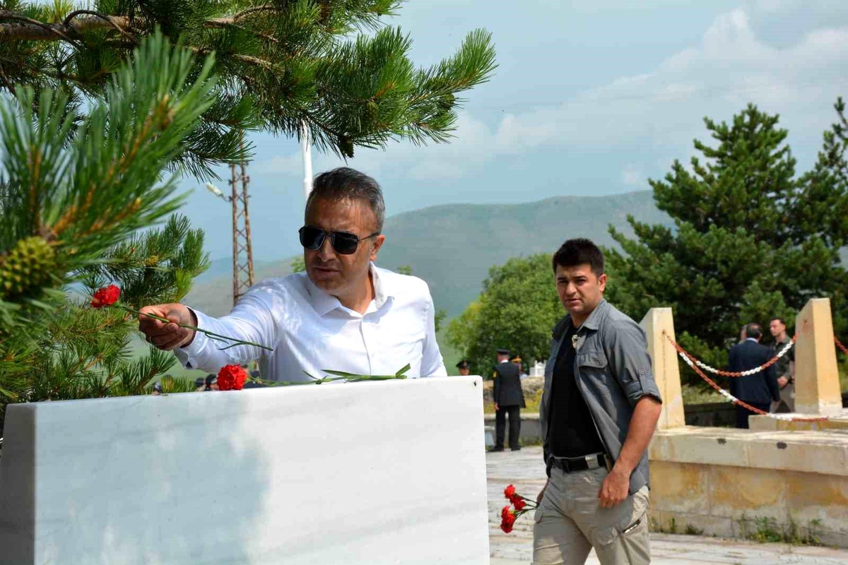 Ardahan\'da 15 Temmuz Demokrasi ve Milli Birlik Günü Şehitliği Ziyareti