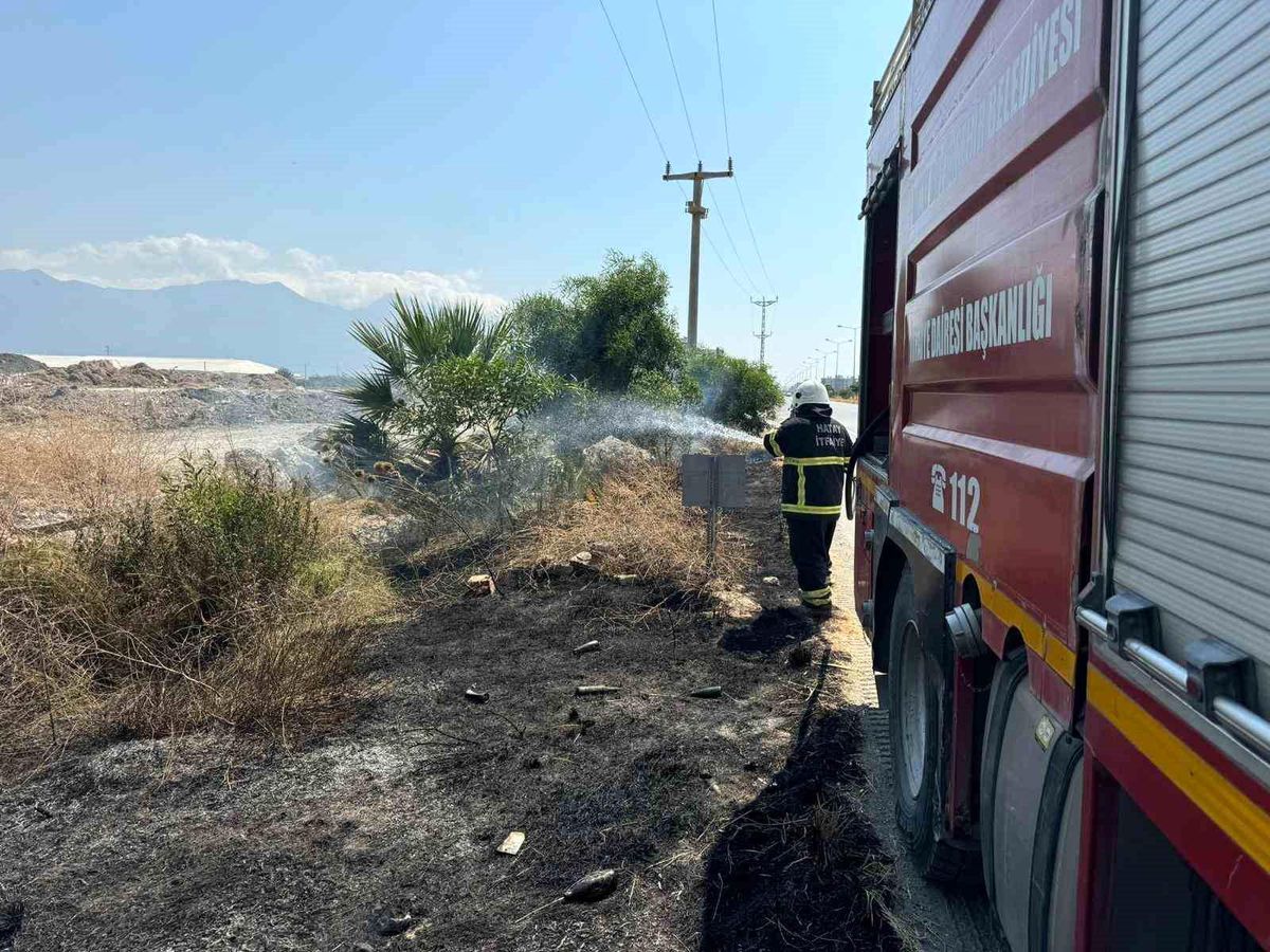 Hatay\'ın Arsuz ilçesinde çıkan yangın söndürüldü