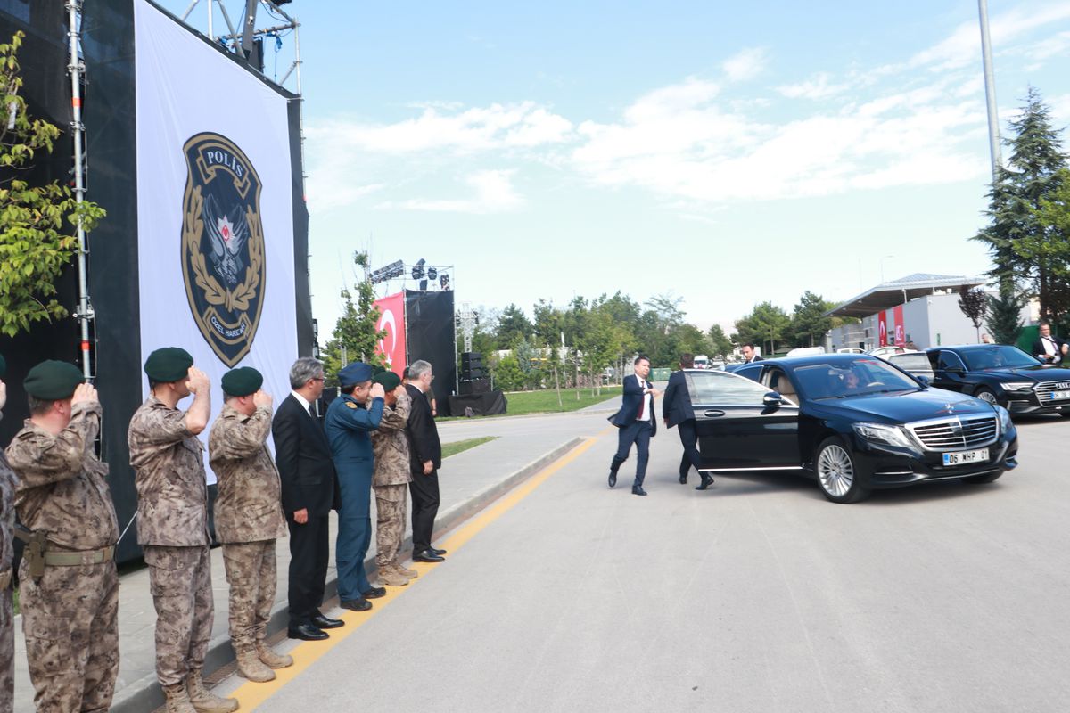 MHP Genel Başkanı Devlet Bahçeli, 15 Temmuz Demokrasi ve Milli Birlik Günü\'nde Özel Harekat Başkanlığı\'nı ziyaret etti