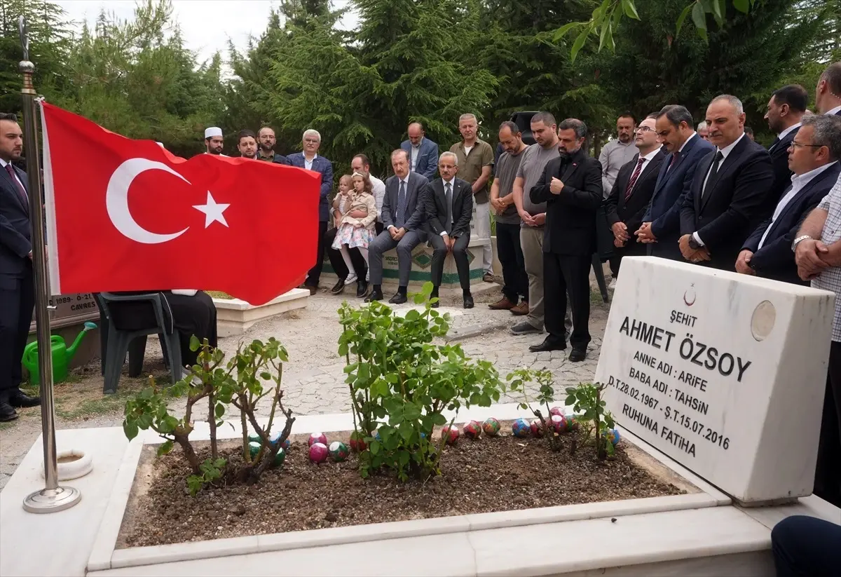 Ulaştırma Bakanı Uraloğlu, Şehit Ahmet Özsoy\'u anma törenine katıldı