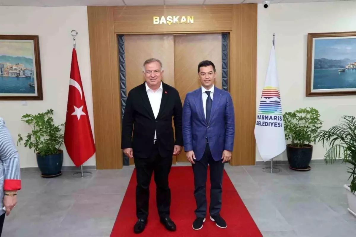 Marmaris Belediye Başkanı Acar Ünlü, CHP Genel Başkan Yardımcısı Gökan Zeybek\'i ağırladı